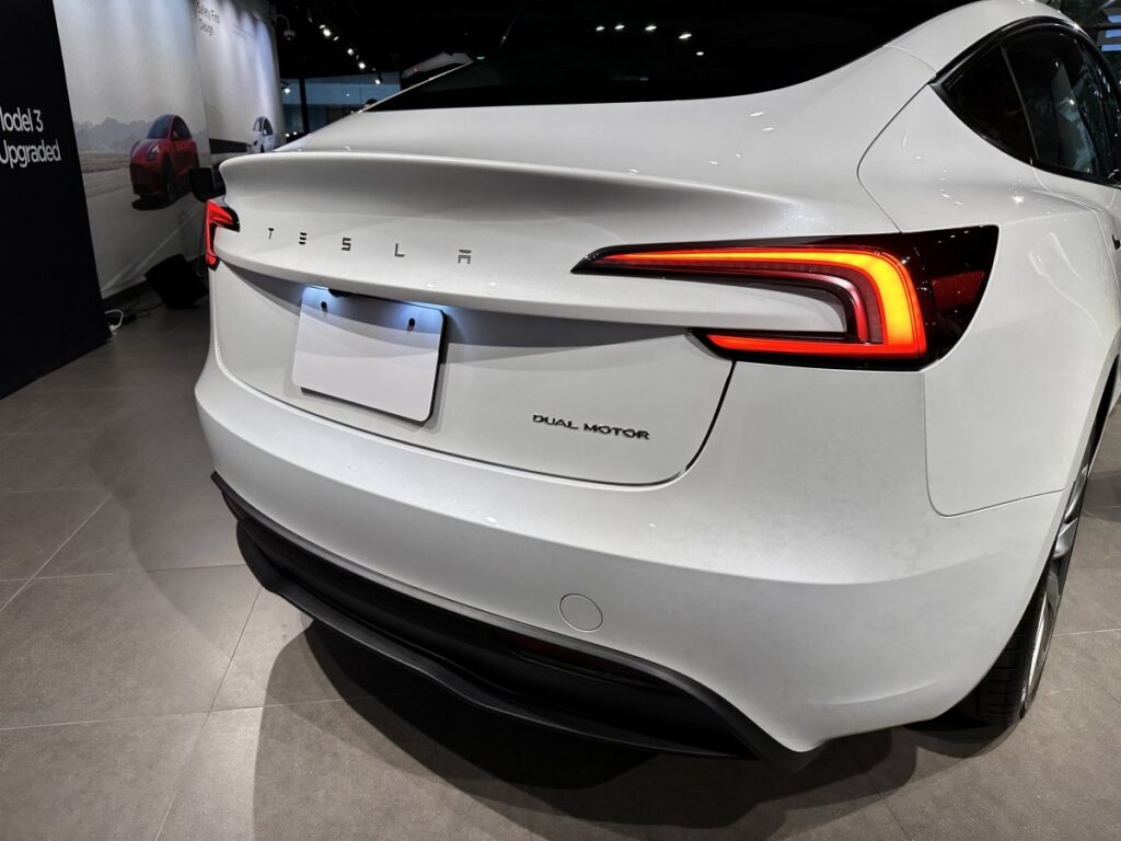 テスラ　モデル3　リア