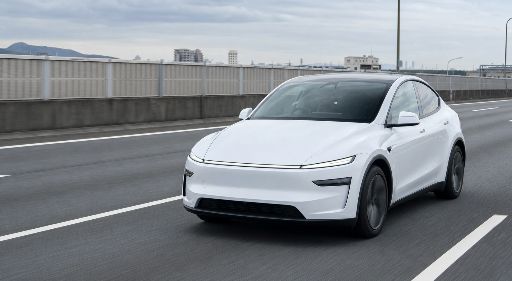 新型Model Yのフロントガラスに飛び石が当たるイメージ